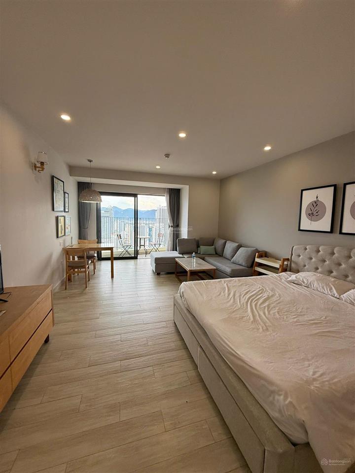 Bán căn hộ biển gold coast nha trang view pháo hoa vinpearl ban công đông nam.