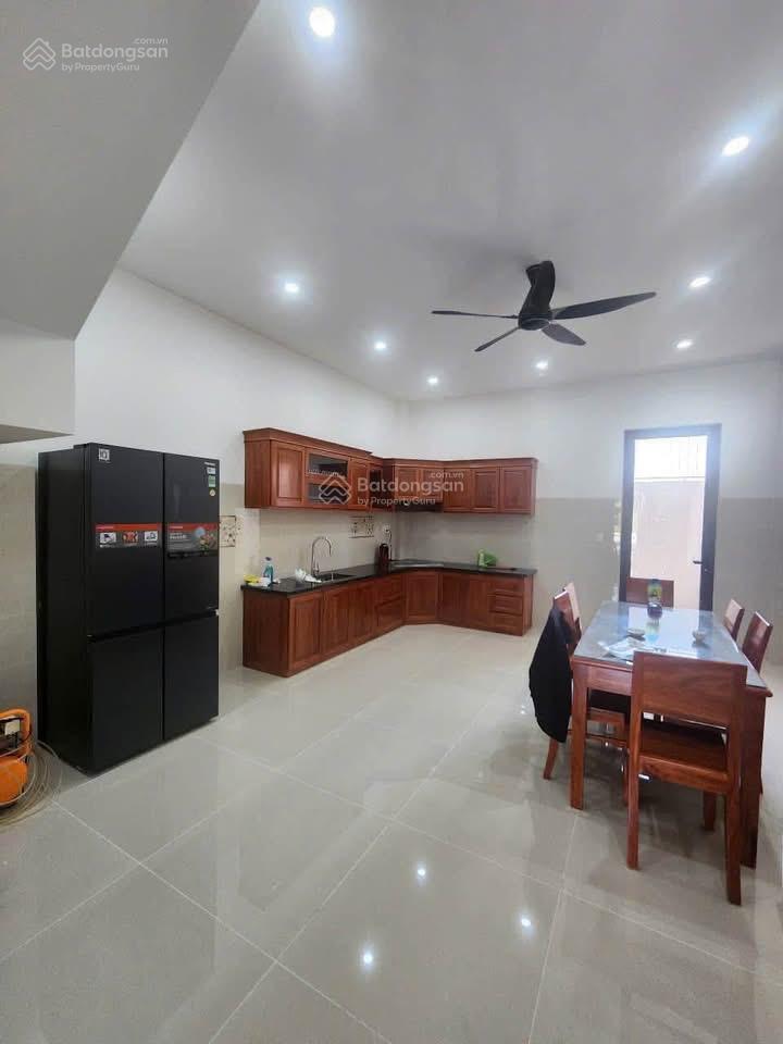 Cho thuê nhà 3 tầng gói 4 mỹ gia có thang máy thích hợp thuê ở làm văn phòng.
