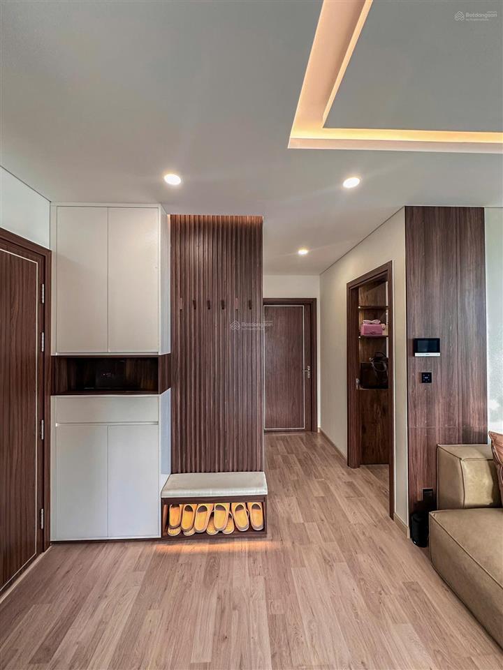 Bán căn góc đẹp 2pn2wc ct1riverside luxury full nội thất view sông và phố.