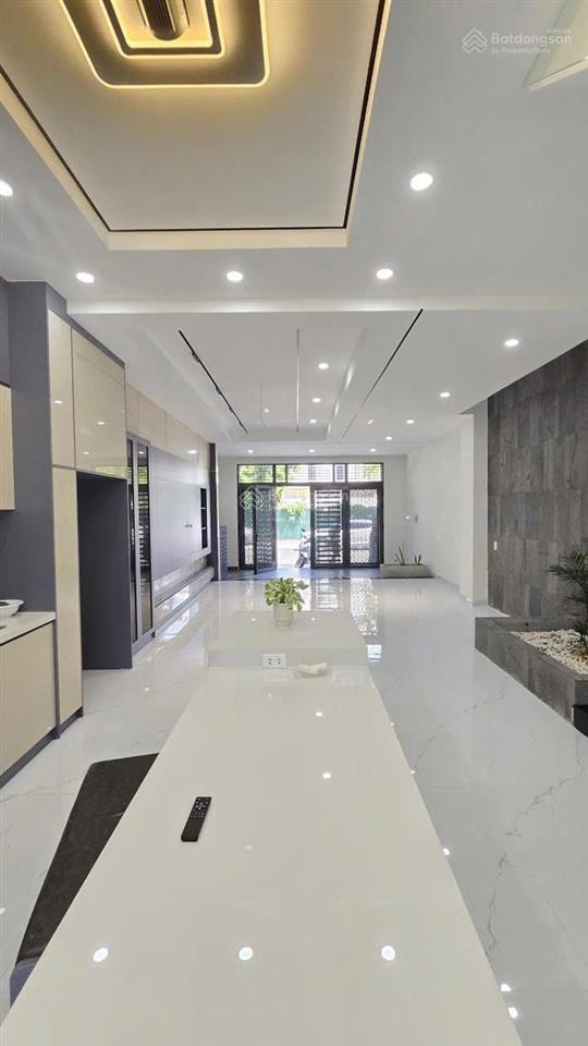 Cho thuê nhà 3 tầng mới đẹp mặt tiền đường bùi phùng thích hợp ở và kd.