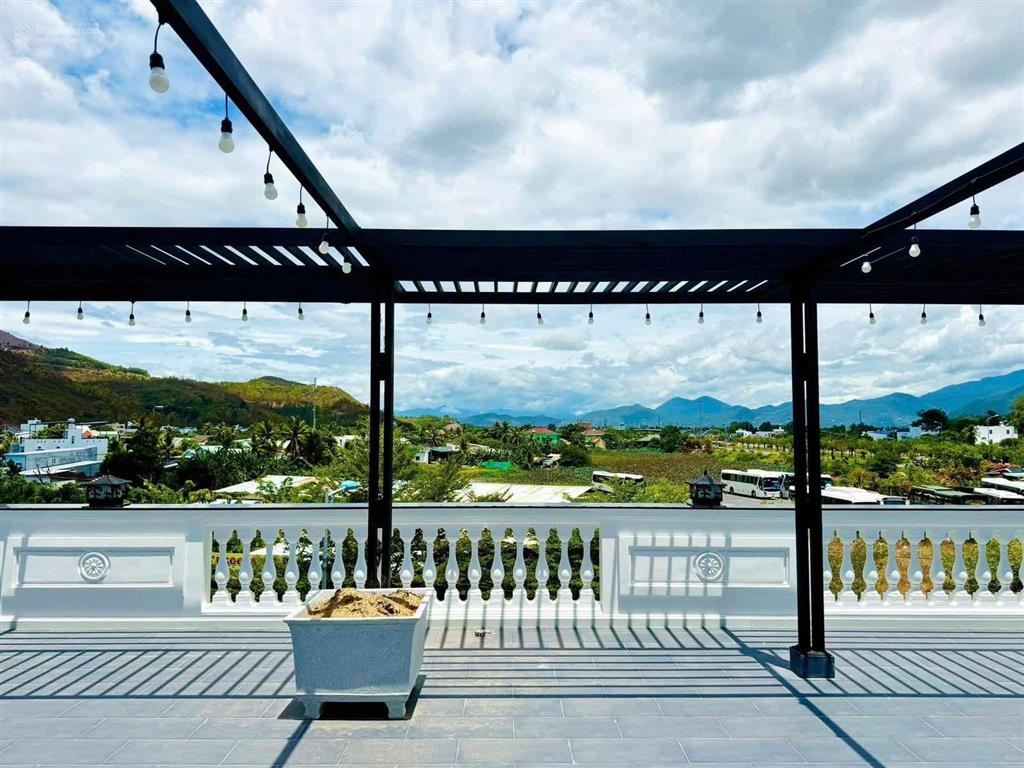 Cho thuê căn góc biệt thự gói 3  mỹ gia yên tĩnh, 6 phòng ngủ full nội thất sang đẹp.