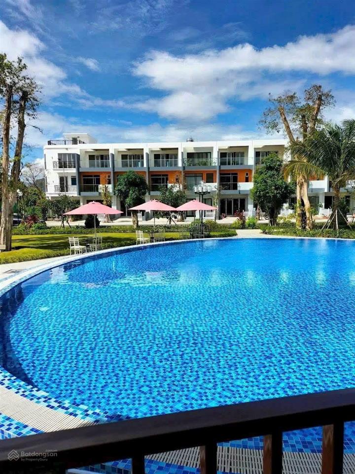 Bán nhà chuẩn luxury gói 8mỹ gia capella view đối diện hồ bơi.