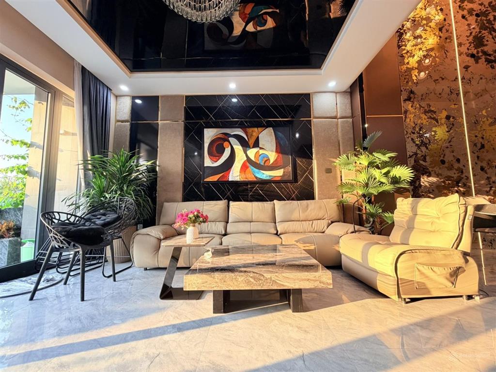 Bán nhà chuẩn luxury gói 8mỹ gia capella view đối diện hồ bơi.