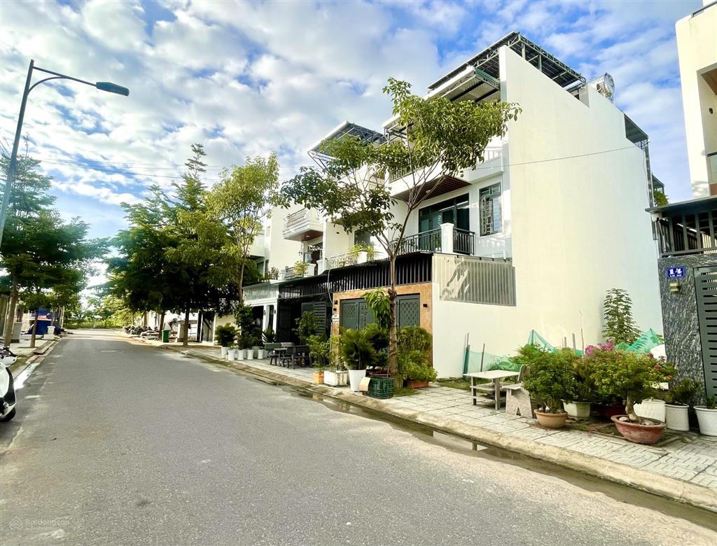 Bán lô góc 3lk 32 gói 3 mỹ gia sạch đẹp đường số 47 thông thoáng.