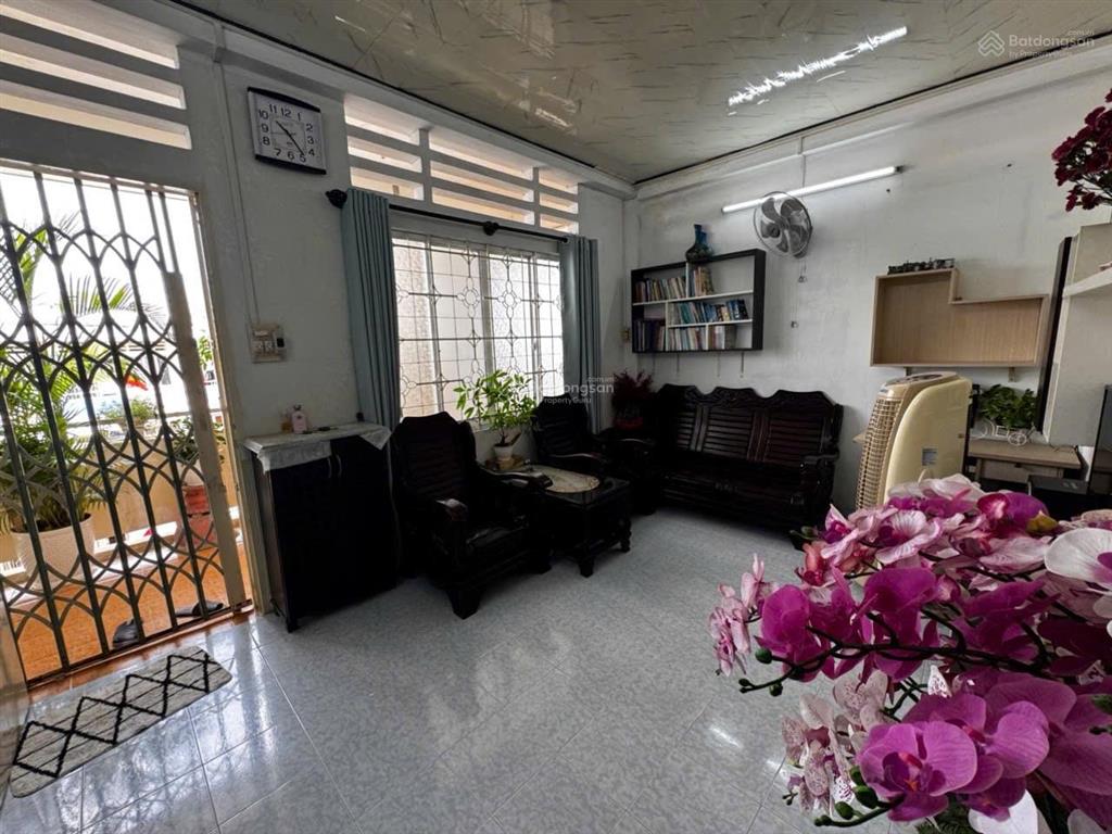 Bán căn hộ chợ đầm 2pn ban công đông nam view đường phan bội châu.
