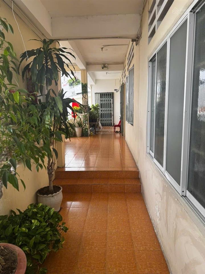 Bán căn hộ chợ đầm 2pn ban công đông nam view đường phan bội châu.