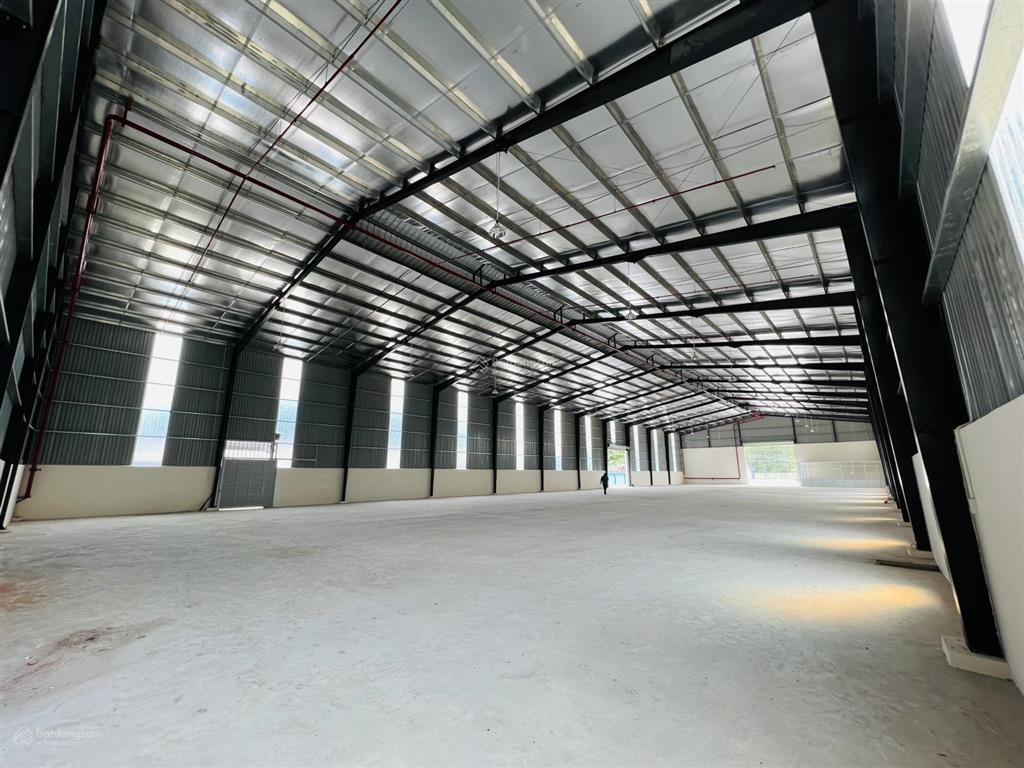 Tôi chuẩn bị định cư nước ngoài cần bán xưởng đang cho thuê 110tr ngay mt quốc lộ 13 giảm còn 30 tỷ