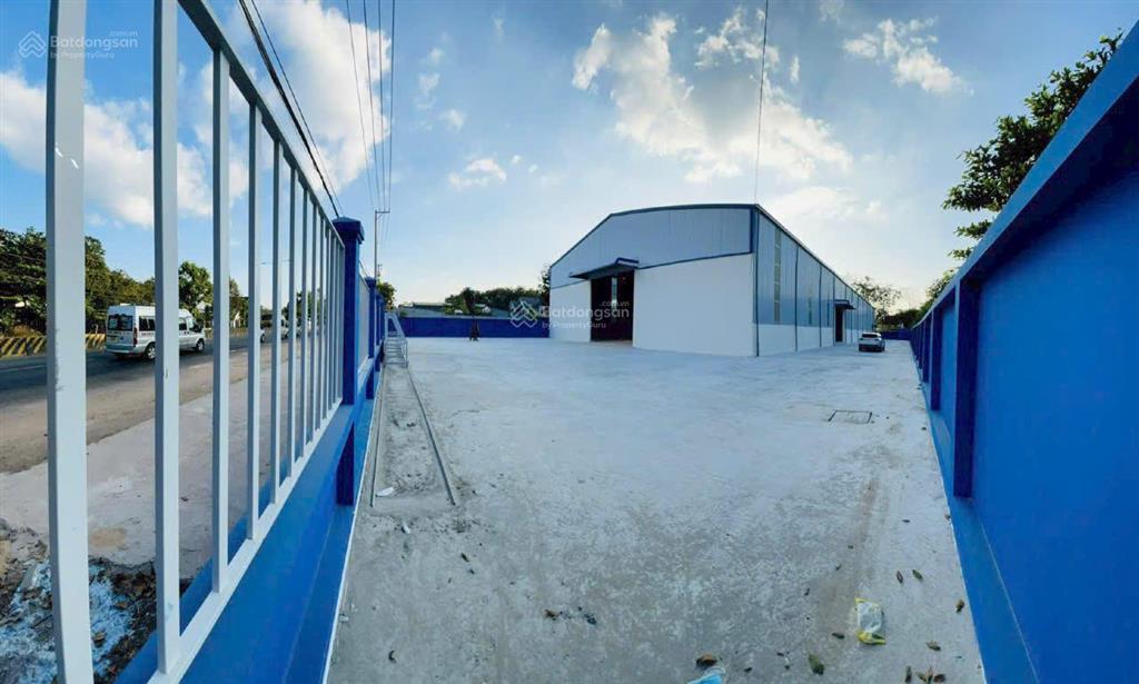 Tôi chuẩn bị định cư nước ngoài cần bán xưởng đang cho thuê 110tr ngay mt quốc lộ 13 giảm còn 30 tỷ