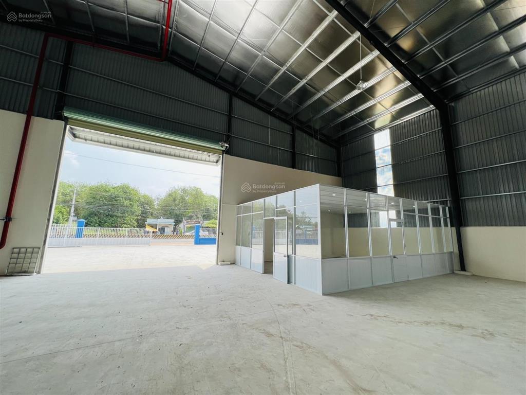 Tôi chuẩn bị định cư nước ngoài cần bán xưởng đang cho thuê 110tr ngay mt quốc lộ 13 giảm còn 30 tỷ