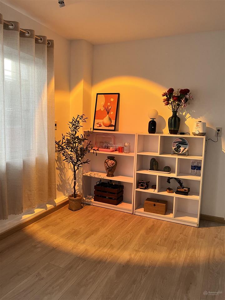 Chính chủ cần bán căn hộ chung cư 3pn, 2vs. lô góc, diện tích 96m2, giá 5.6 tỉ, view quận 1