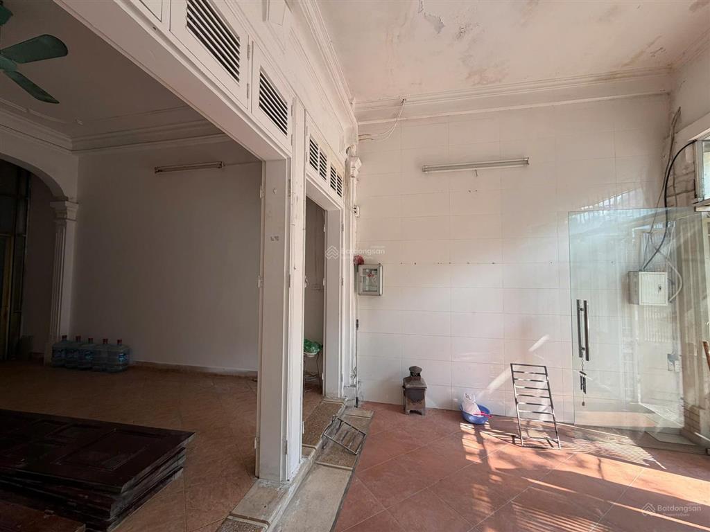 Cho thuê mặt bằng tầng 1 làm văn phòng, cửa hàng