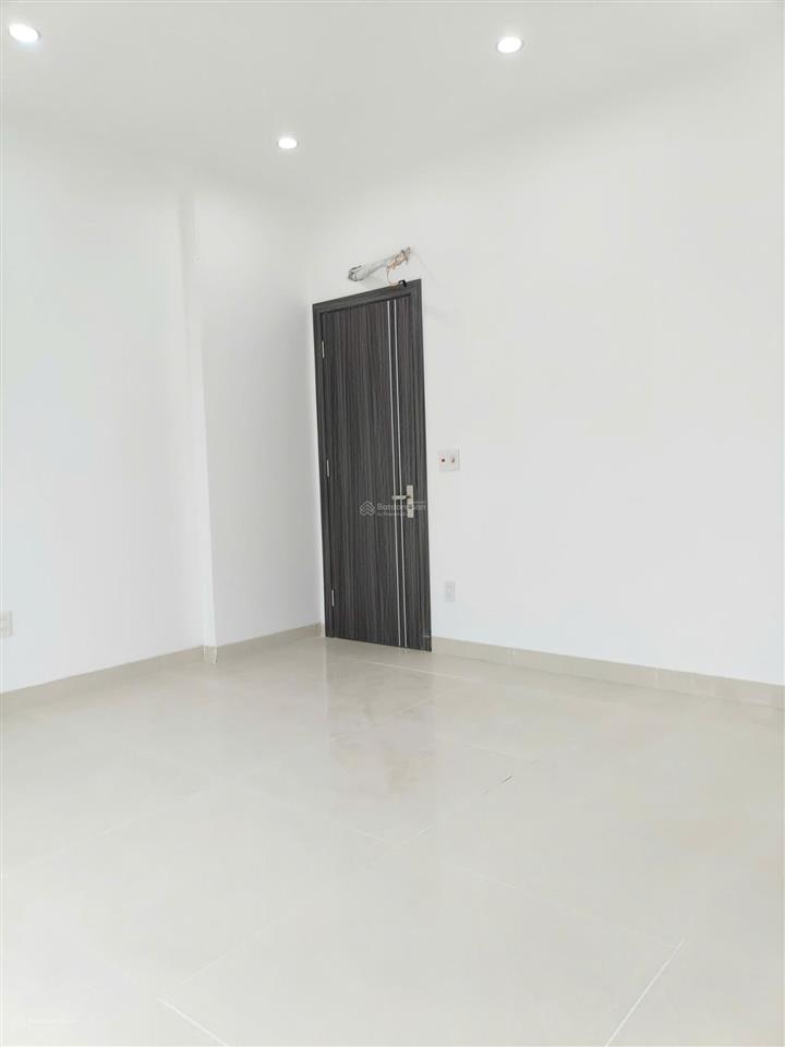 Nhà 4 tầng mặt đường, chỉ với 4,5 tỷ (nhà mặt đường giá như trong ngõ  cần bán trong tháng)