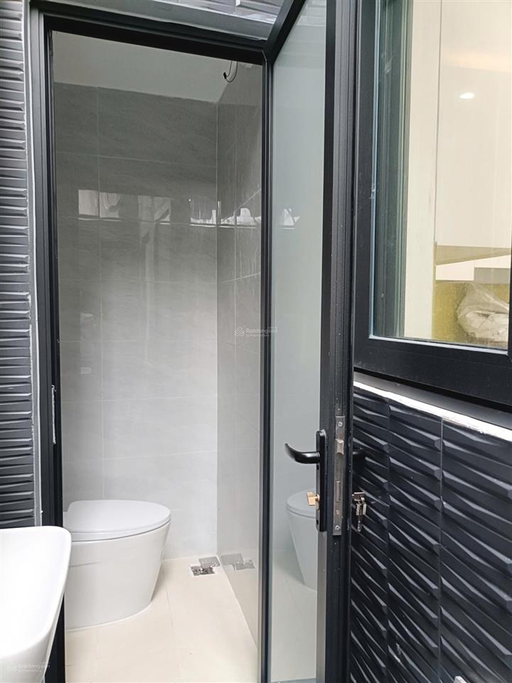 Nhà 4 tầng mặt đường, chỉ với 4,5 tỷ (nhà mặt đường giá như trong ngõ  cần bán trong tháng)