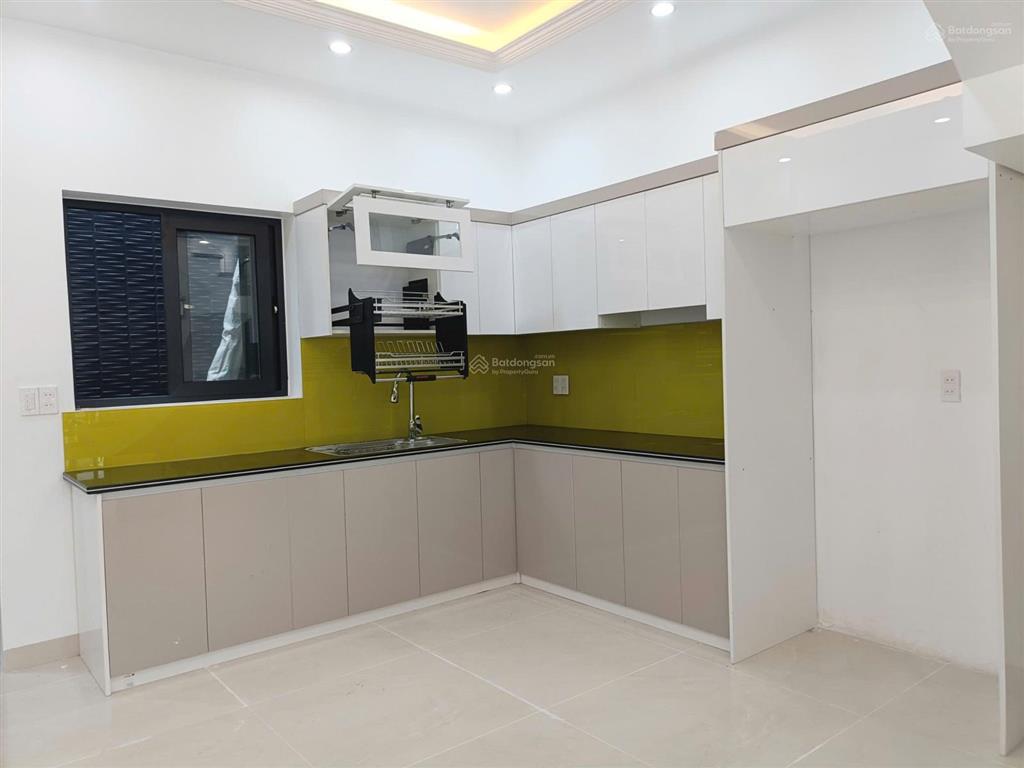 Nhà 4 tầng mặt đường, chỉ với 4,5 tỷ (nhà mặt đường giá như trong ngõ  cần bán trong tháng)