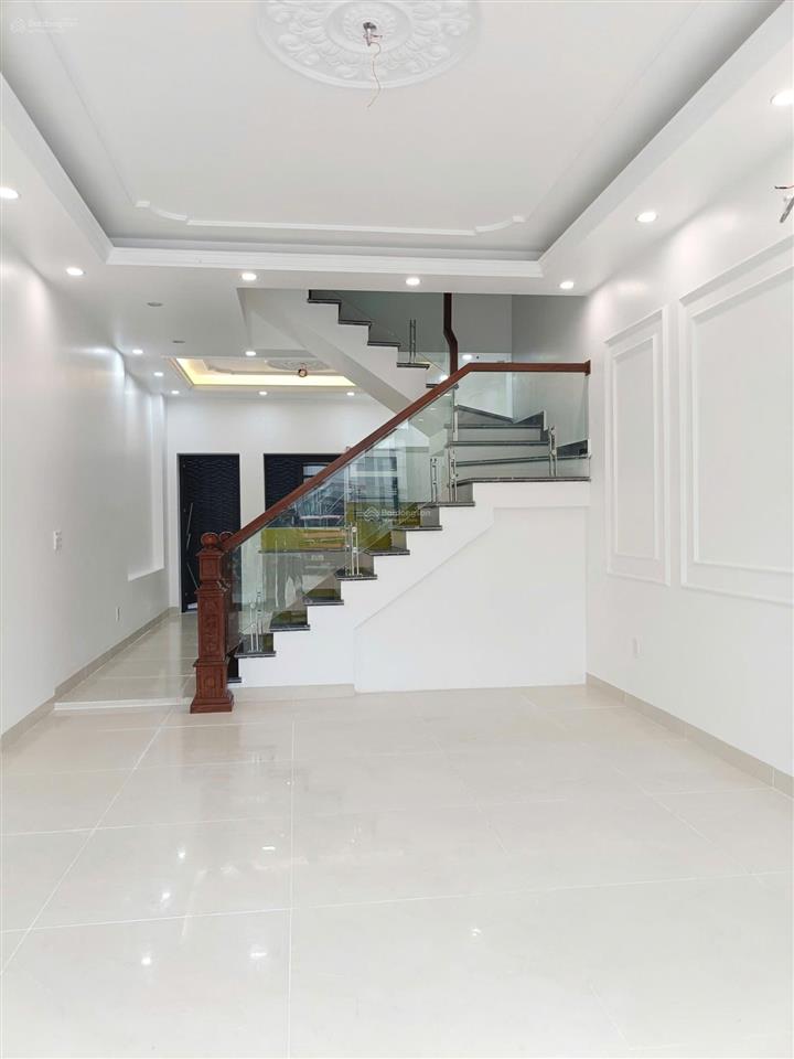 Nhà 4 tầng mặt đường, chỉ với 4,5 tỷ (nhà mặt đường giá như trong ngõ  cần bán trong tháng)
