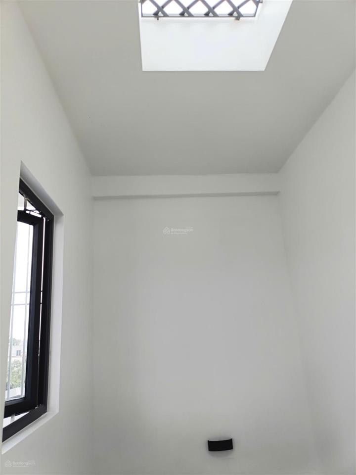 Nhà 4 tầng mặt đường, chỉ với 4,5 tỷ (nhà mặt đường giá như trong ngõ  cần bán trong tháng)
