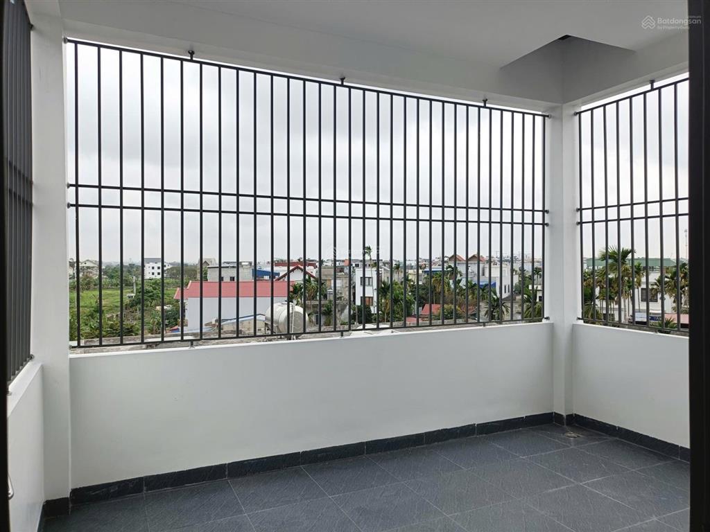 Nhà 4 tầng mặt đường, chỉ với 4,5 tỷ (nhà mặt đường giá như trong ngõ  cần bán trong tháng)