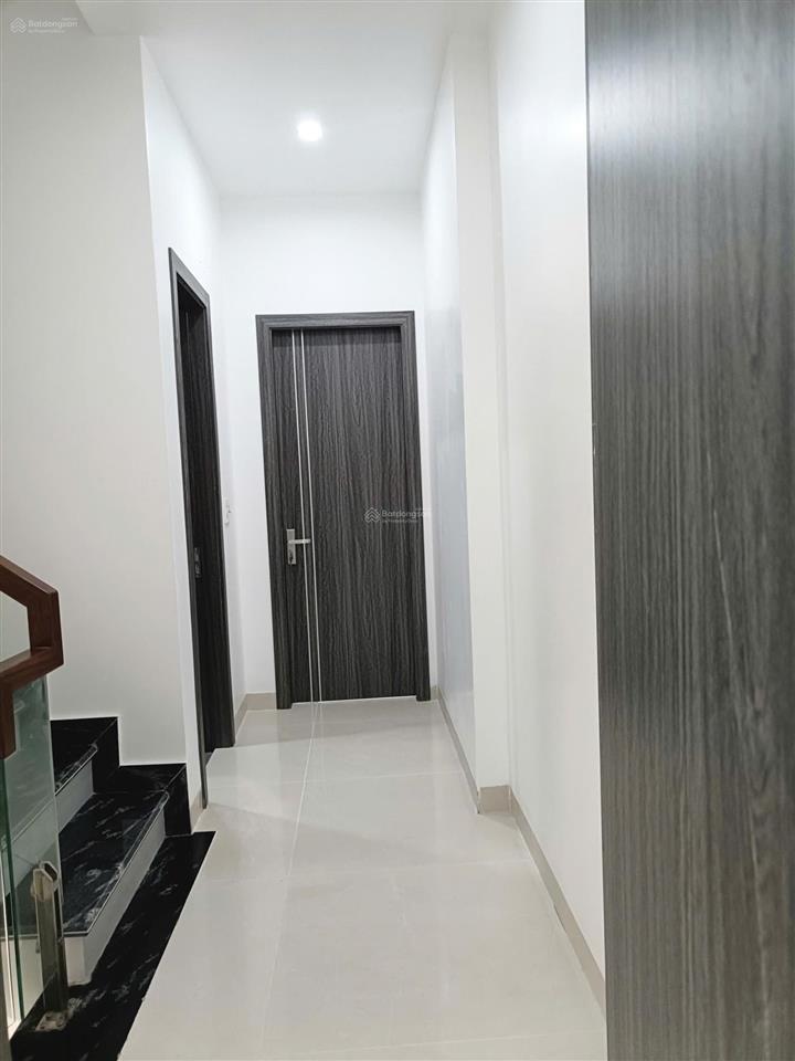 Nhà 4 tầng mặt đường, chỉ với 4,5 tỷ (nhà mặt đường giá như trong ngõ  cần bán trong tháng)