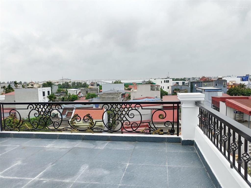Nhà 4 tầng mặt đường, chỉ với 4,5 tỷ (nhà mặt đường giá như trong ngõ  cần bán trong tháng)