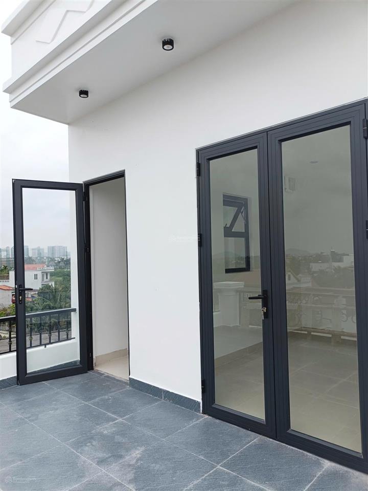Nhà 4 tầng mặt đường, chỉ với 4,5 tỷ (nhà mặt đường giá như trong ngõ  cần bán trong tháng)