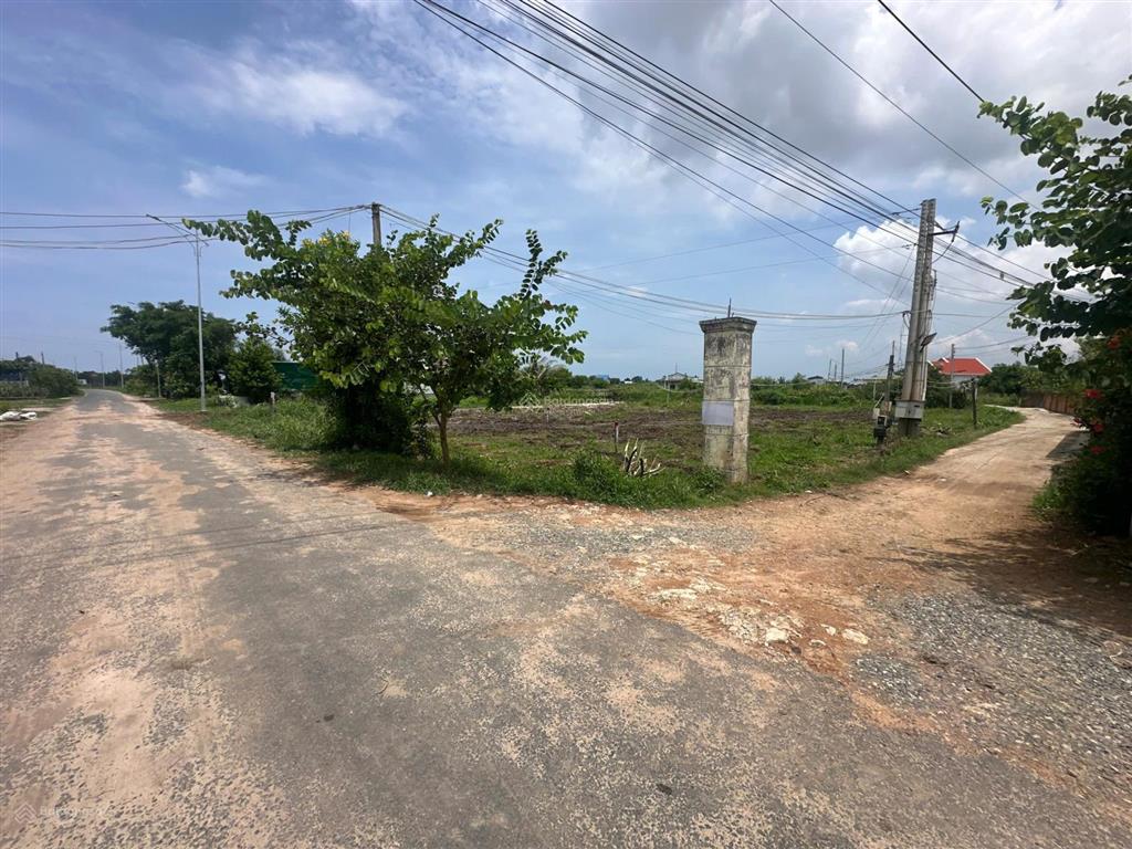 Bán gấp 578m2 có 3 mặt tiền đường đinh công tráng, gần biển, lagi, 1,4 tỷ