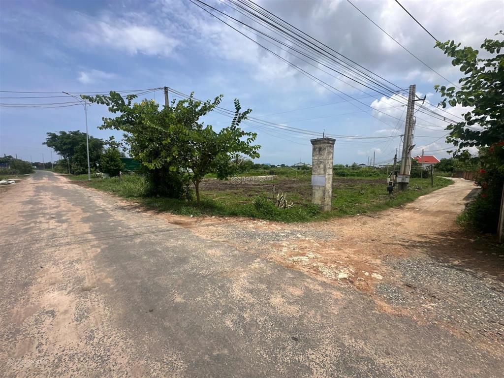 Bán gấp 578m2 có 3 mặt tiền đường đinh công tráng, gần biển, lagi, 1,4 tỷ