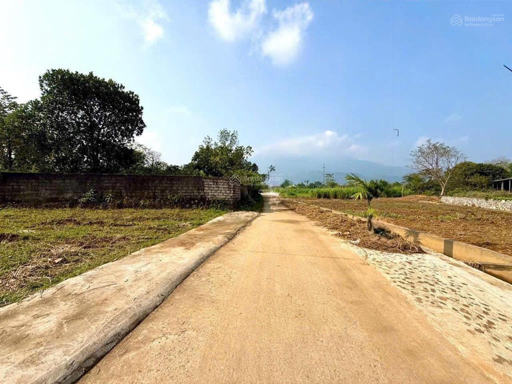 4,2 tỷ sở hữu ngay lô đất đẹp 720m2, 150m2 thổ cư, mt 17.6m, đường thông, view núi bám cánh đồng