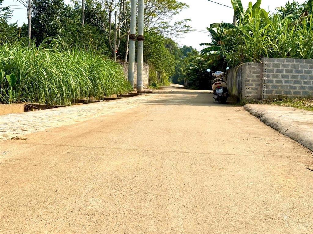 4,2 tỷ sở hữu ngay lô đất đẹp 720m2, 150m2 thổ cư, mt 17.6m, đường thông, view núi bám cánh đồng
