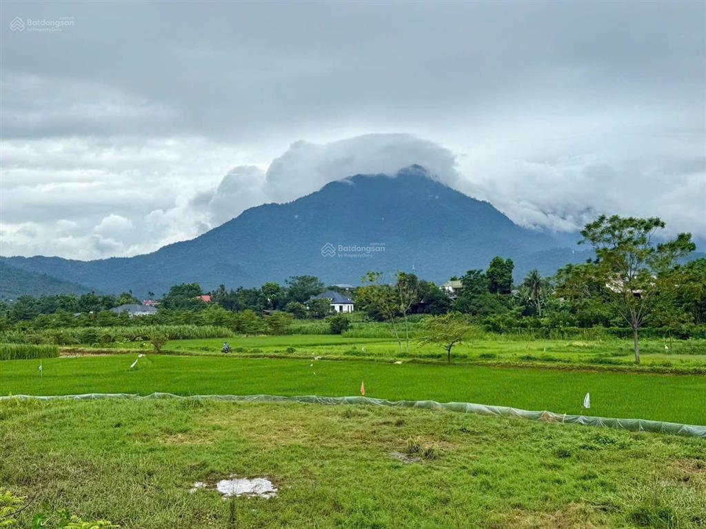 Nhỉnh 4 tỷ sở hữu lô đất 759m2,có 200m thổ cư,sẵn xổ ,mặt tiền rộng,bám cánh đồng