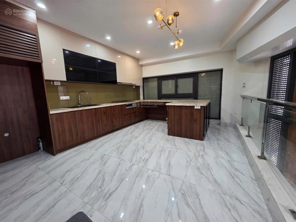 Cho thuê nhà nc 6t  thang máy  nguyễn sơn, long biên 40m x6t, 18 tr/th