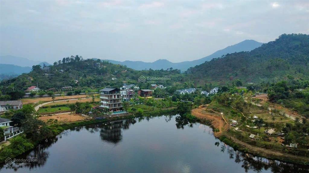 Bác nào tìm đất xây biệt thự nghỉ dưỡng view hồ không thể bỏ qua lô đất này