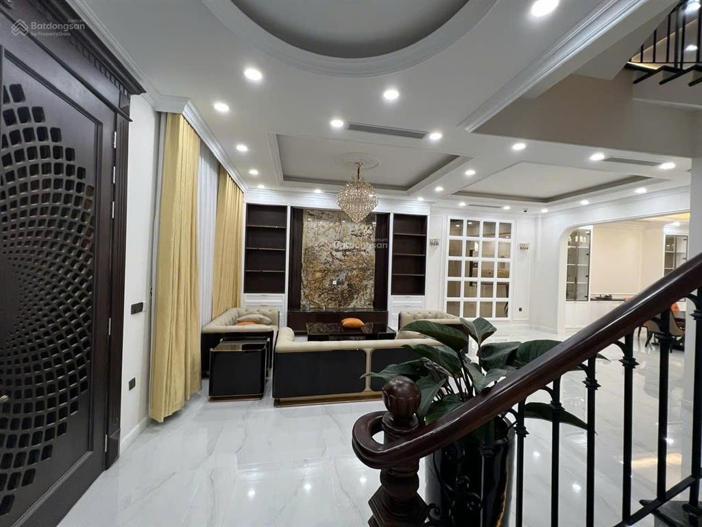 Tòa nhà mt đường yên thế  hồng hà, p2, q. tân bình. 8 x 16m 5 tầng hđt 100tr đoạn đẹp giá 33 tỷ