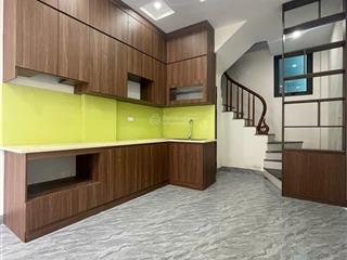 Bán nhà 4 tầng thôn 5 song phương trong đê nhiều tiện ích.