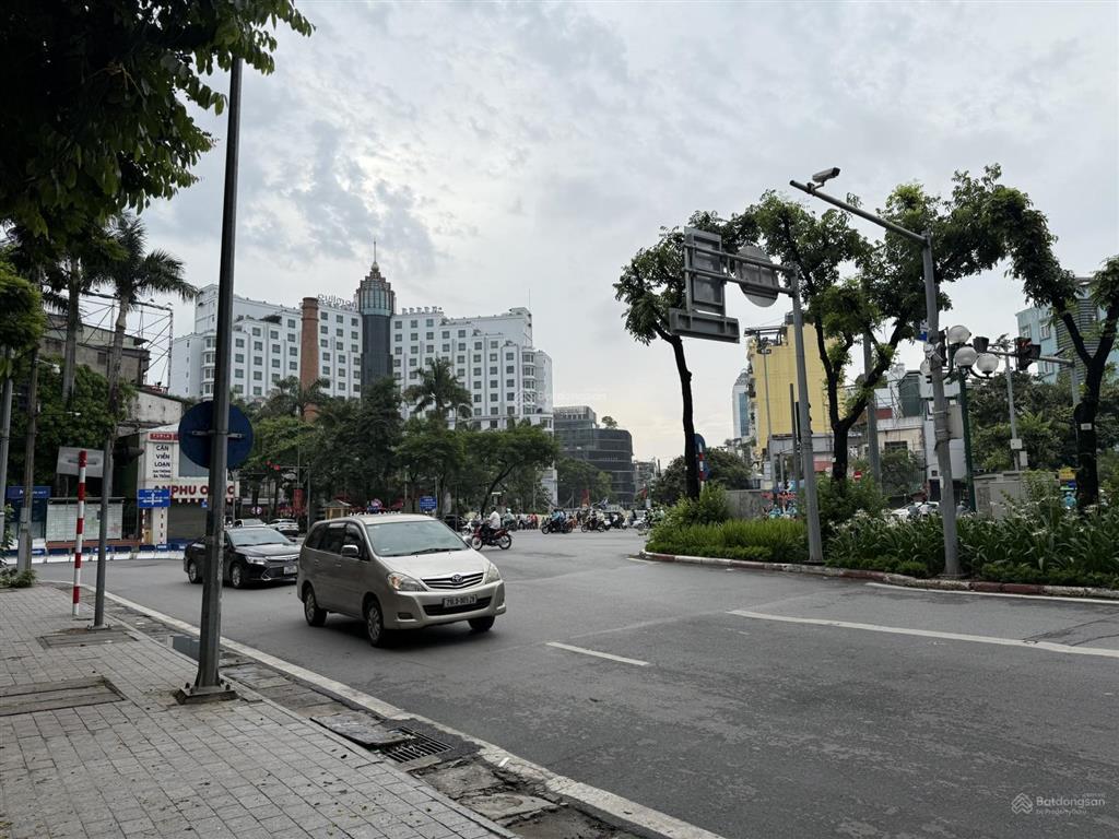 Chính chủ cho thuê mặt bằng kinh doanh tầng 1, 132 giảng võ, đối diện ga cát linh