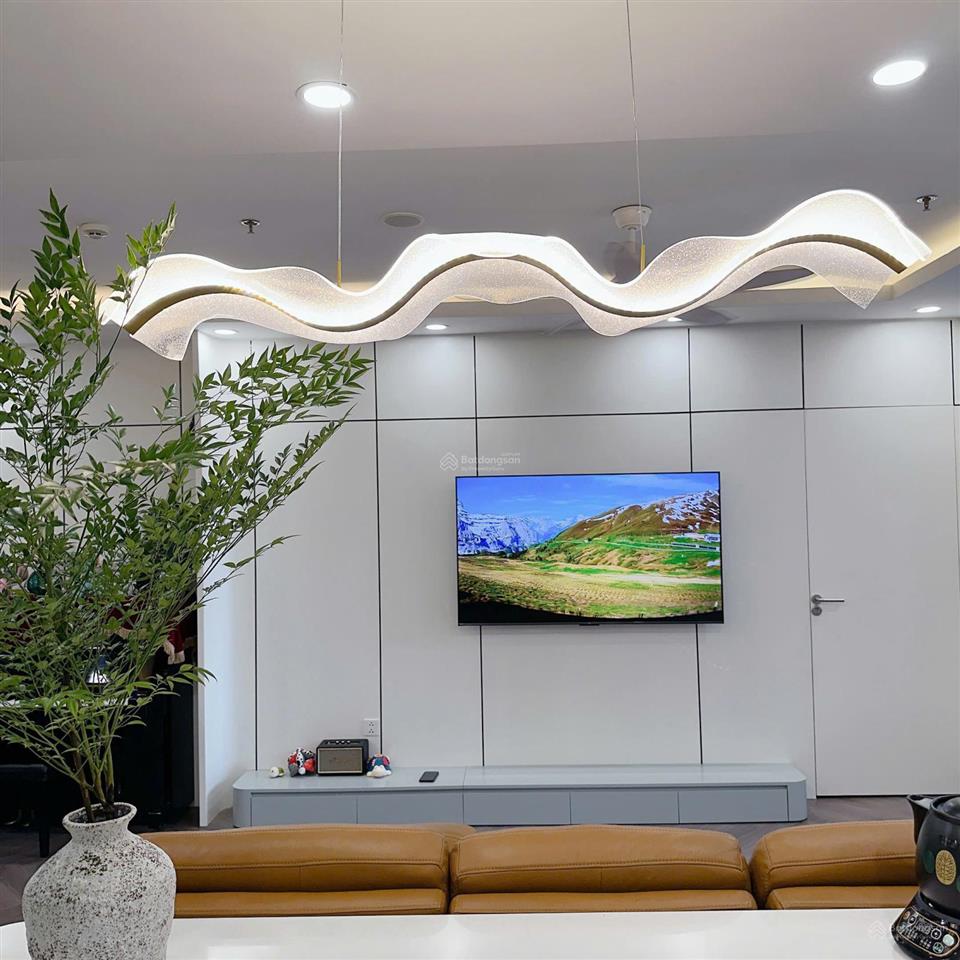 8,2 tỷ một căn 4 phòng ngủ 142m2 full đồ nội thất xịn tại chung cư the wisteria ngay ga metro nhổn