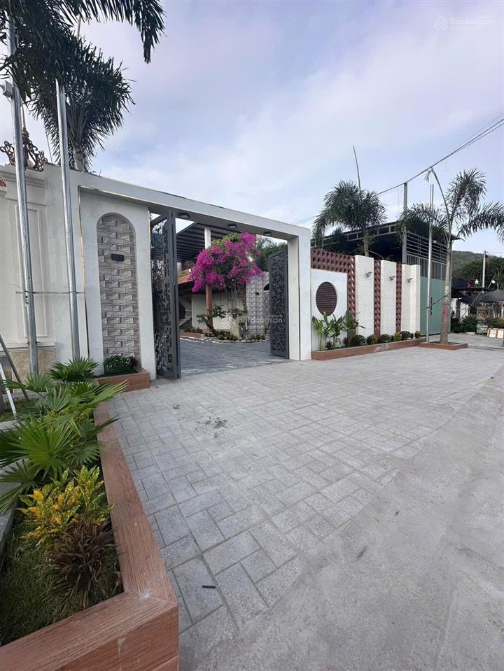 Chủ cần tiến nên bán gấp với giá 6tỷ5 căn sân vườn nghỉ dưỡng, toạ lạc tại long hải