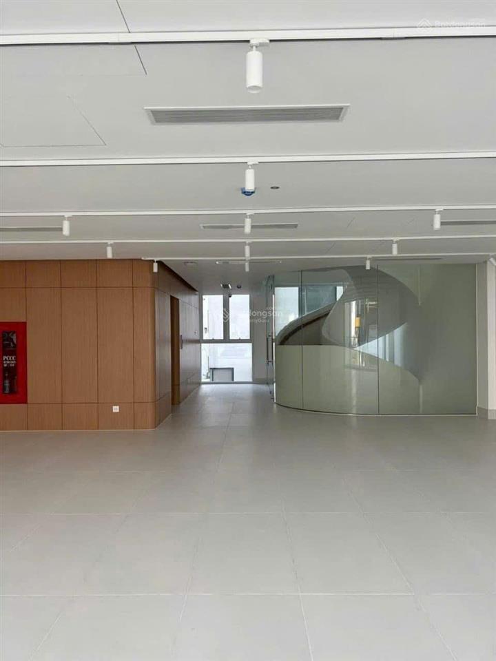 Cho thuê toà nhà mặt tiền đường phan đăng lưu p. 1 q. phú nhuận ngay phan xích long