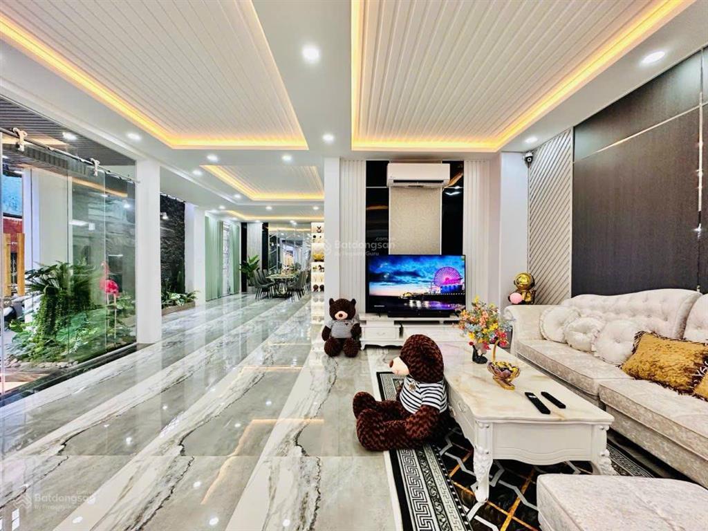 Cần cho thuê nhà mt 68b trần quang khải, p. tân định, quận 1 thông ra võ thị sáu  hai bà trưng