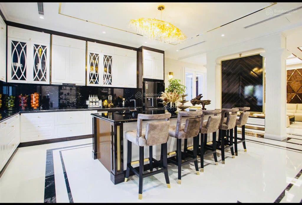 Bán biệt thự căn góc  phường xuân an  tp biển phan thiết, nằm trong khu biệt thự trung tâm tp