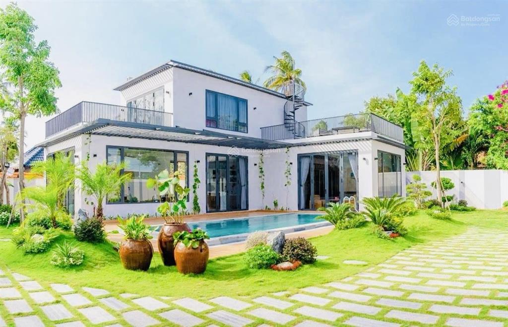 Bán căn góc villa sân vườn  phường mũi né  tp phan thiết. gần khu bờ kè hải sản, kinh doanh tốt