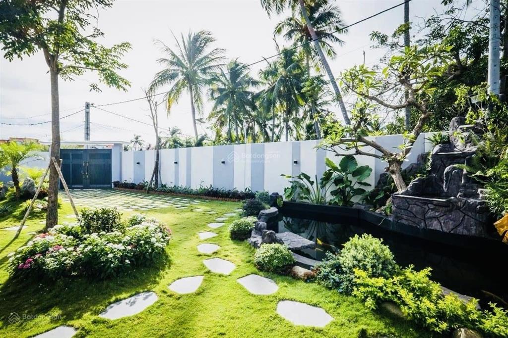 Bán căn góc villa sân vườn  phường mũi né  tp phan thiết. gần khu bờ kè hải sản, kinh doanh tốt