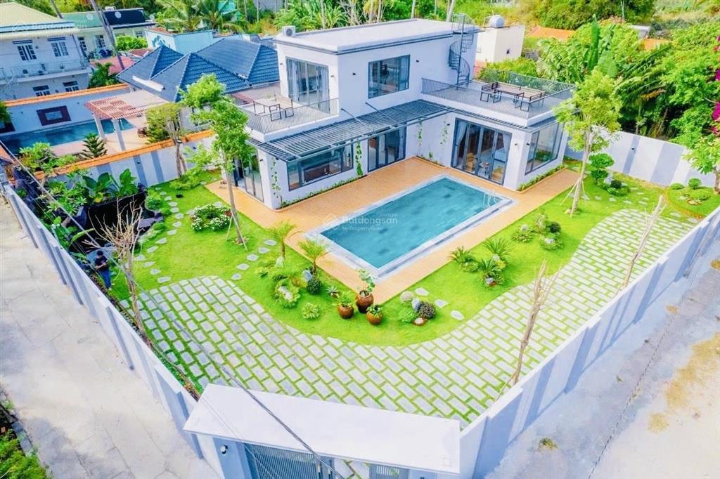 Bán căn góc villa sân vườn  phường mũi né  tp phan thiết. gần khu bờ kè hải sản, kinh doanh tốt