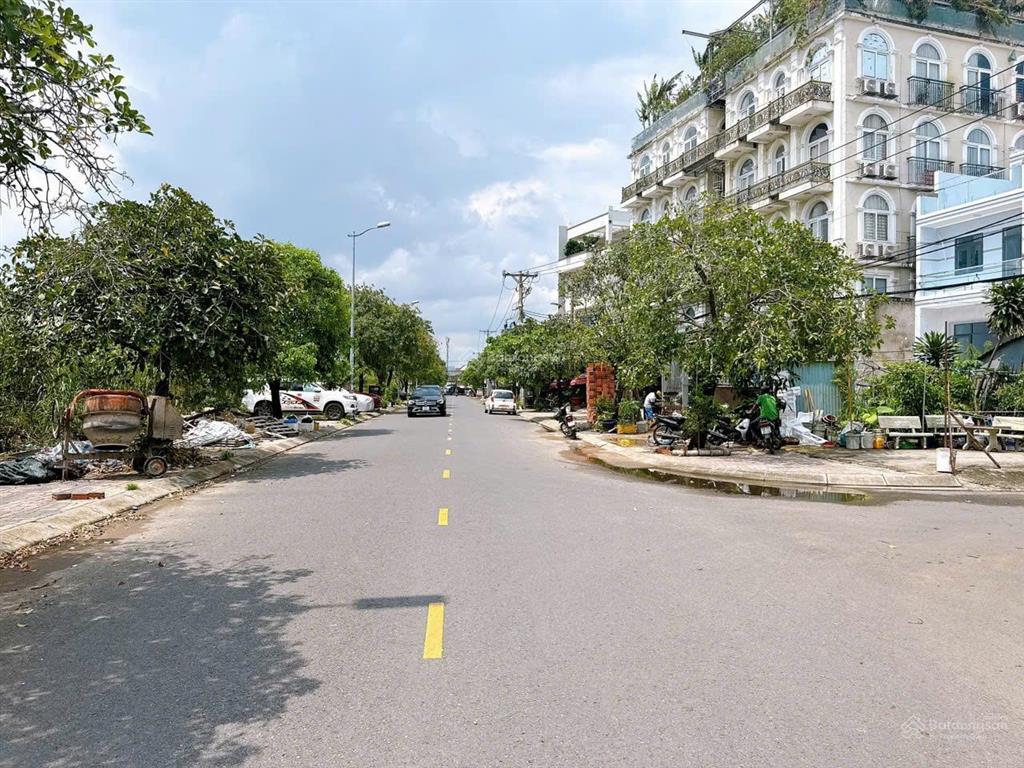 Bán nhà mặt tiền , lô gốc ,phạm hùng 300m2 ,ngang 15m chỉ 13,5 tỷ
