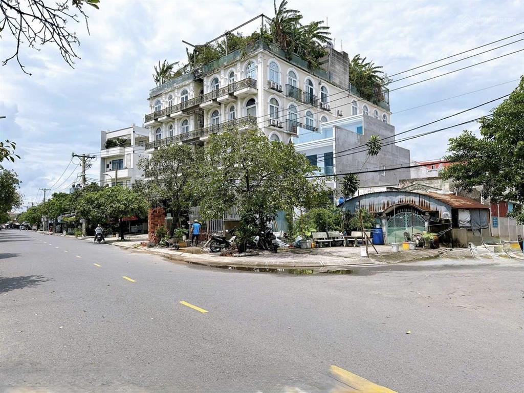 Bán nhà mặt tiền , lô gốc ,phạm hùng 300m2 ,ngang 15m chỉ 13,5 tỷ