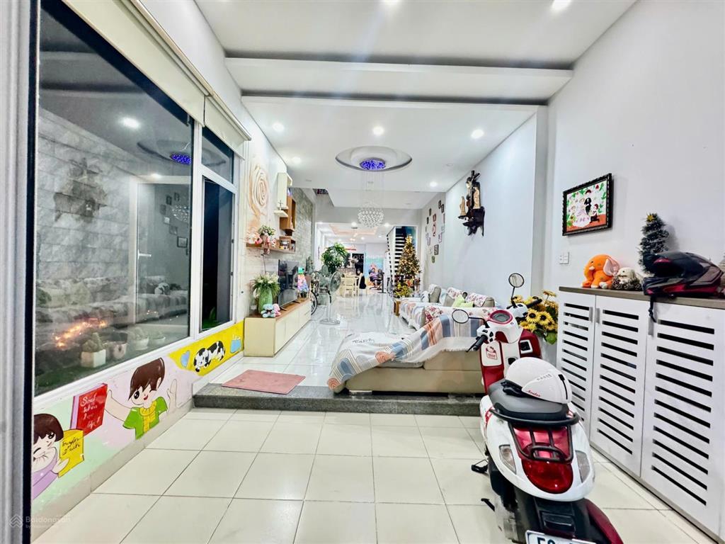 Bán nhà quận 8 mặt tiền mai hắc đế , 144m2, 4 lầu, 5pn chỉ 11,5 tỷ