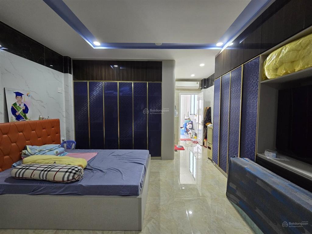 Bán nhà mặt tiền quận 8 , 5p qua q1 , 6 lầu, thang máy , 106m2 chỉ 25 tỷ