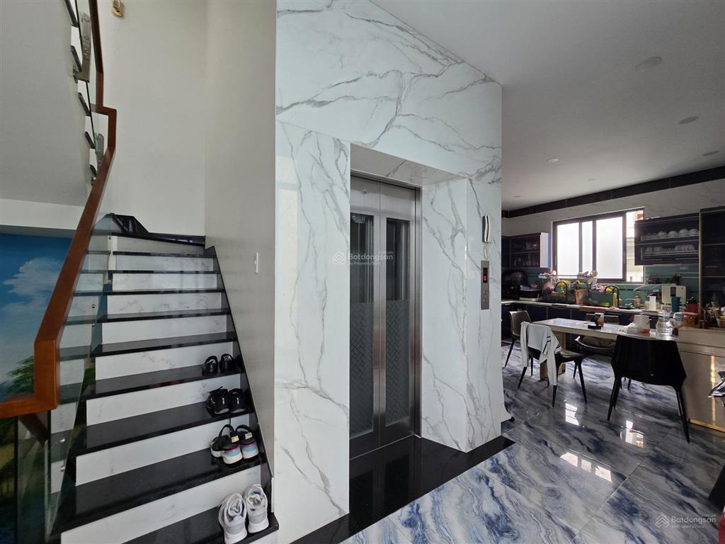 Bán nhà mặt tiền quận 8 , 5p qua q1 , 6 lầu, thang máy , 106m2 chỉ 25 tỷ