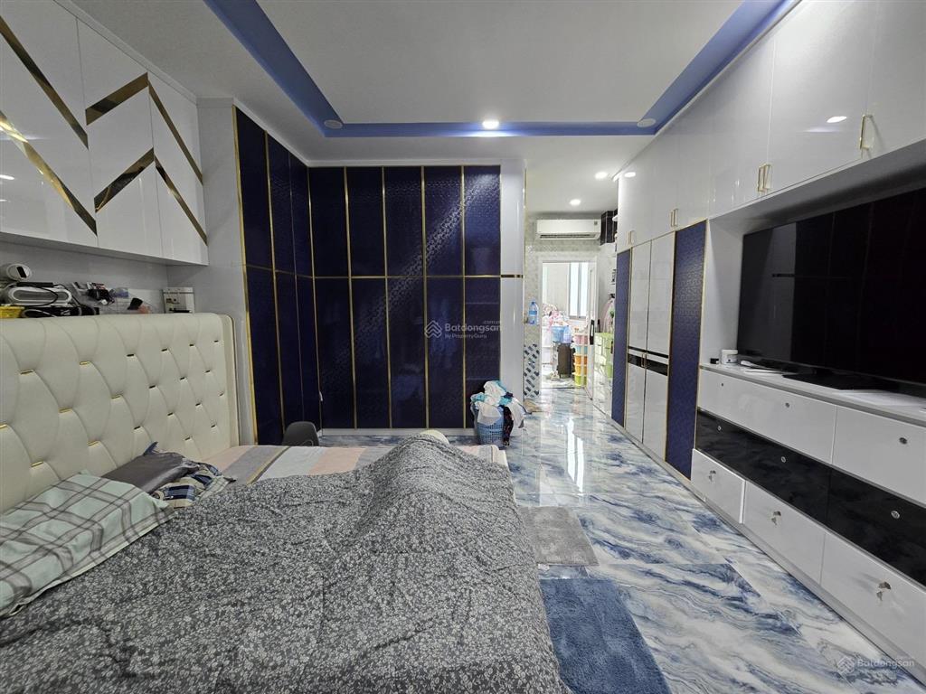 Bán nhà mặt tiền quận 8 , 5p qua q1 , 6 lầu, thang máy , 106m2 chỉ 25 tỷ