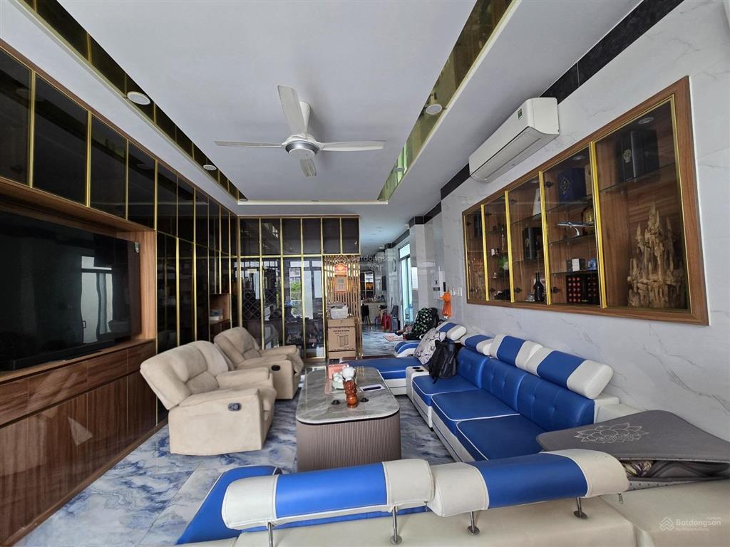 Bán nhà mặt tiền quận 8 , 5p qua q1 , 6 lầu, thang máy , 106m2 chỉ 25 tỷ