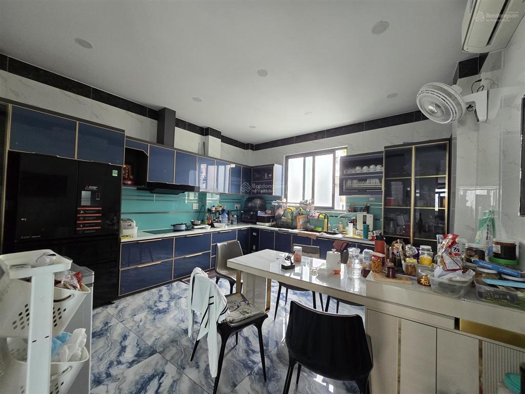 Bán nhà mặt tiền quận 8 , 5p qua q1 , 6 lầu, thang máy , 106m2 chỉ 25 tỷ